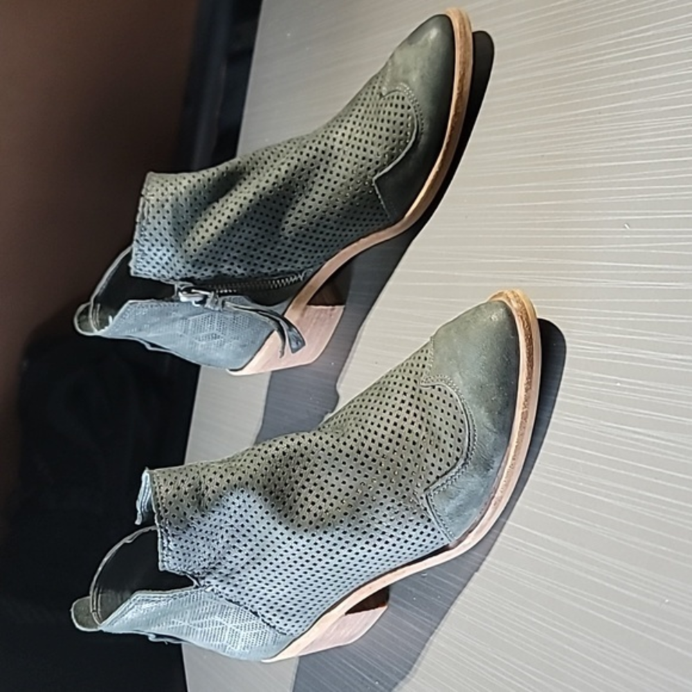 Dolce‎ Vita Black Leather Cutout Western Booties Women's 6 Great Condition